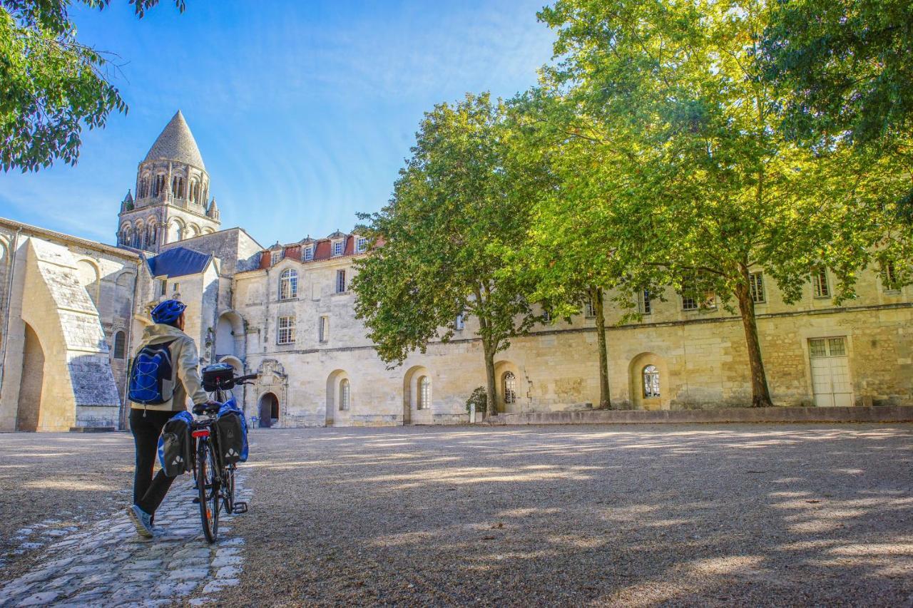 Les Chambres De L'Abbaye Saintes Exterior photo