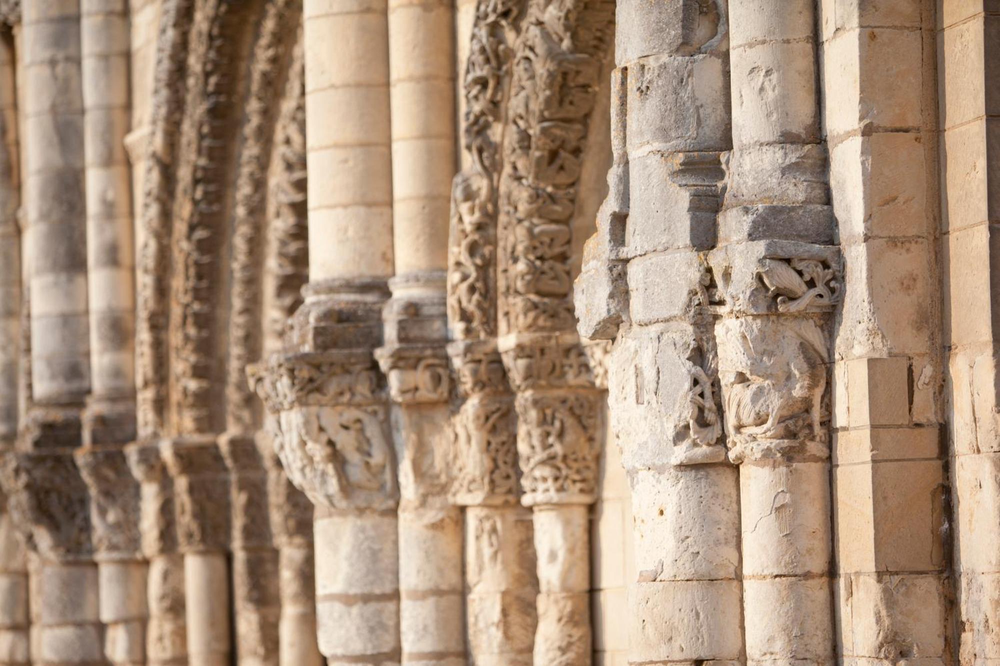 Les Chambres De L'Abbaye Saintes Exterior photo