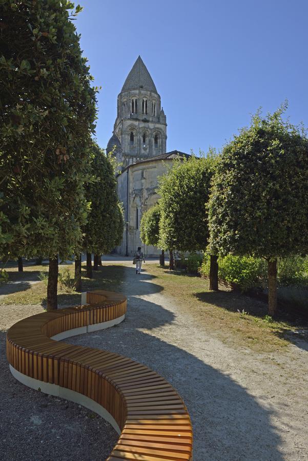 Les Chambres De L'Abbaye Saintes Exterior photo